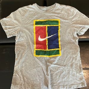 Nike t- shirt.  Great condition.